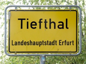 Ortsschild von Tiefthal